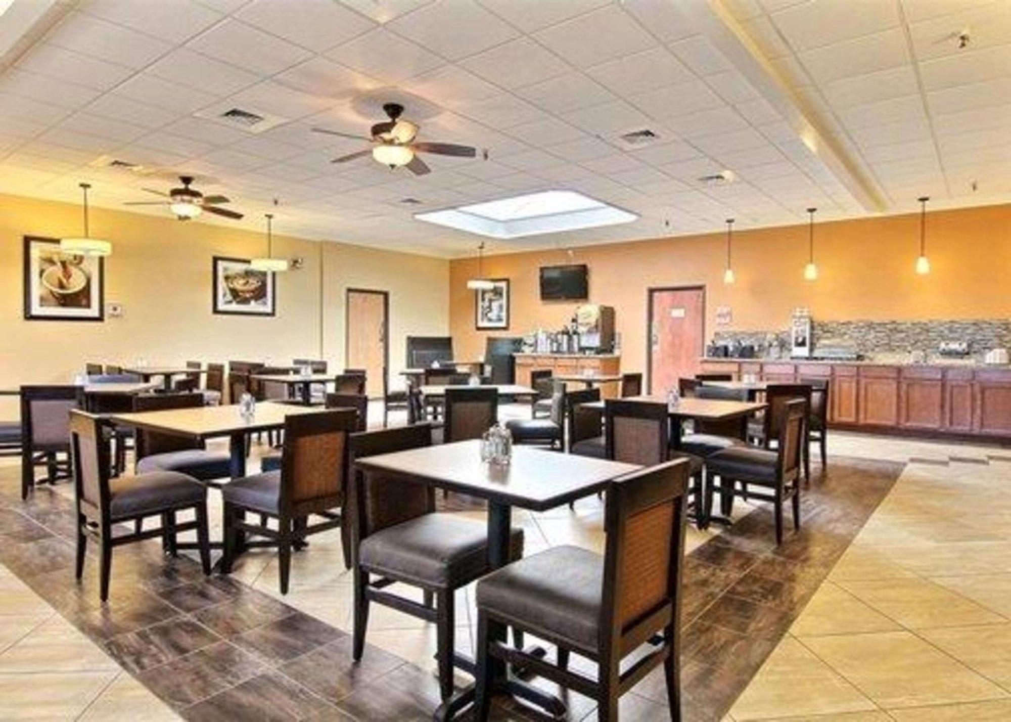 Quality Inn Thief River Falls Bagian luar foto