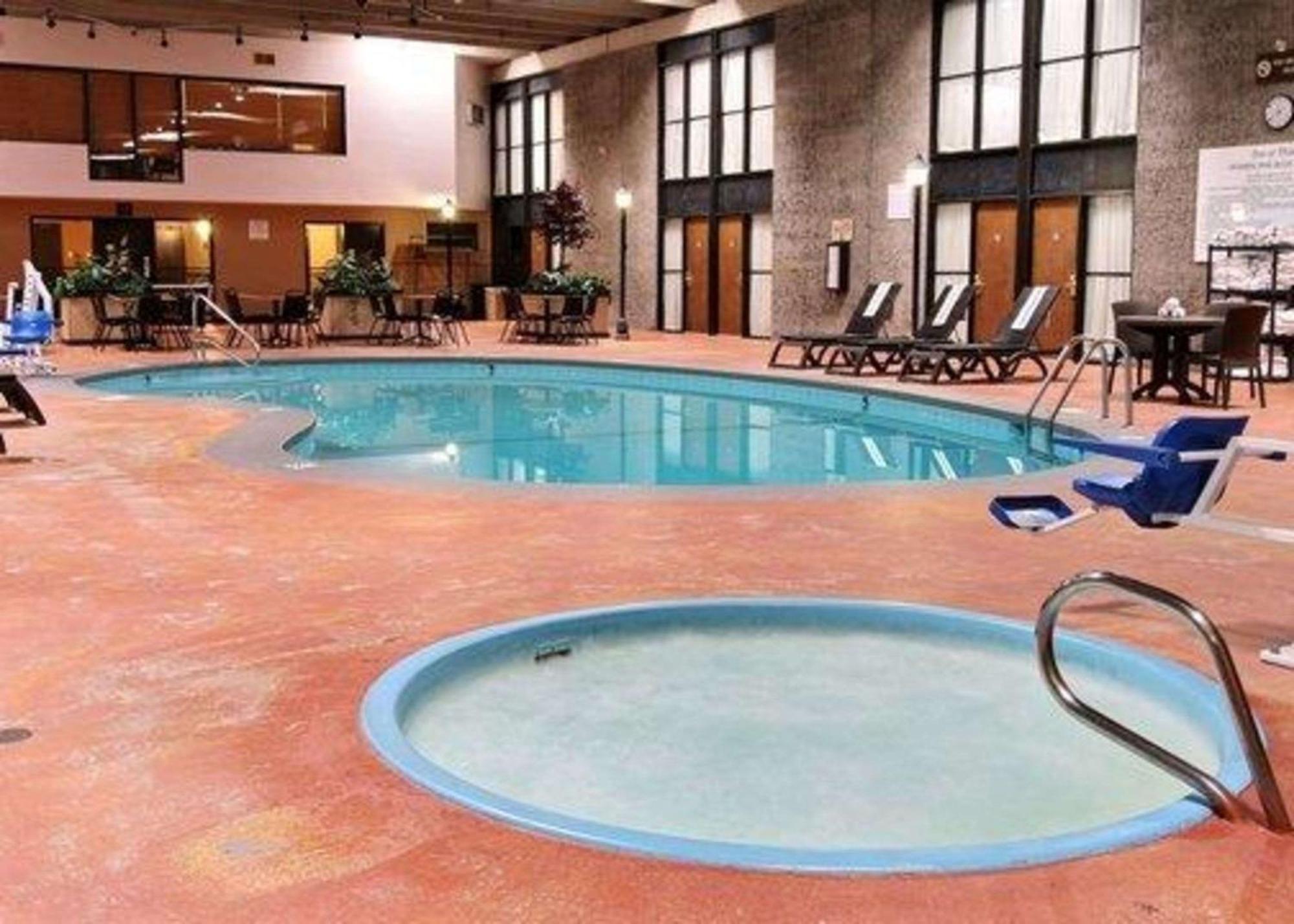Quality Inn Thief River Falls Bagian luar foto
